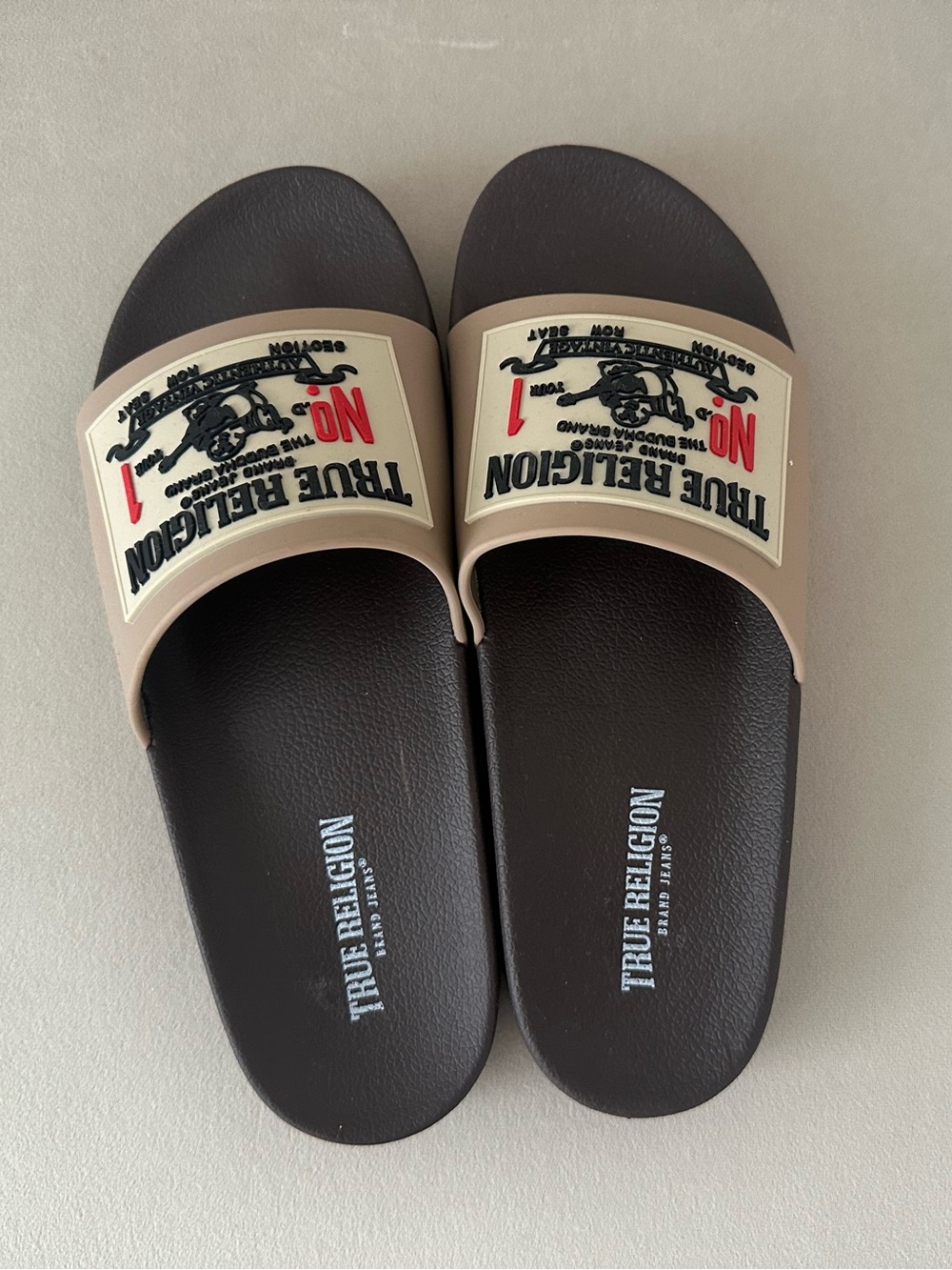 True Religion Men’s Beige Strap Brown Footbed Logo Slide Sandals - Picture 2 of 3